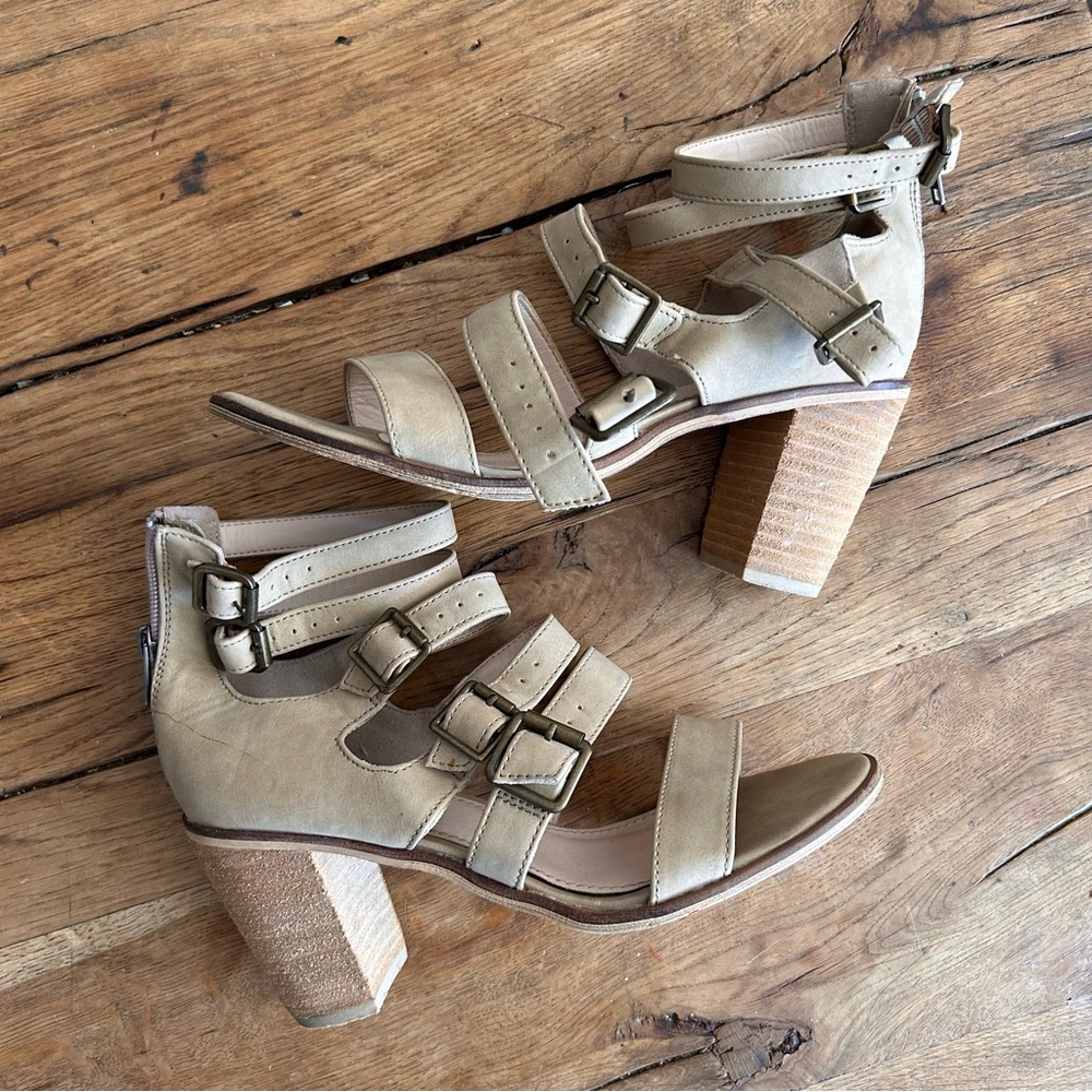 Rebels, tan oatmeal, nude buckle gladiator block heel sandal shoes size 7.5 DL24